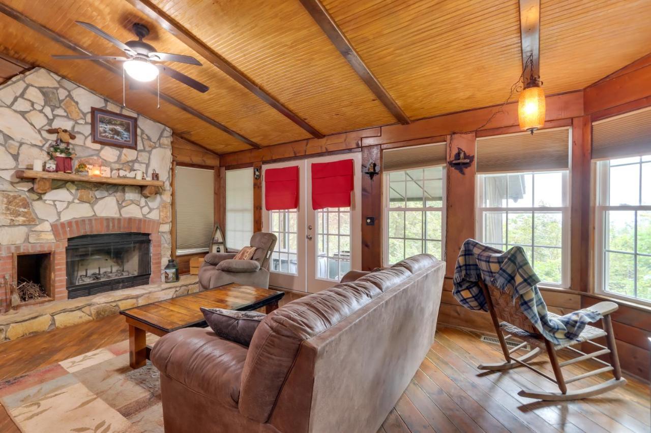 Mountaintop Ellijay Cabin With Private Hot Tub Exterior photo