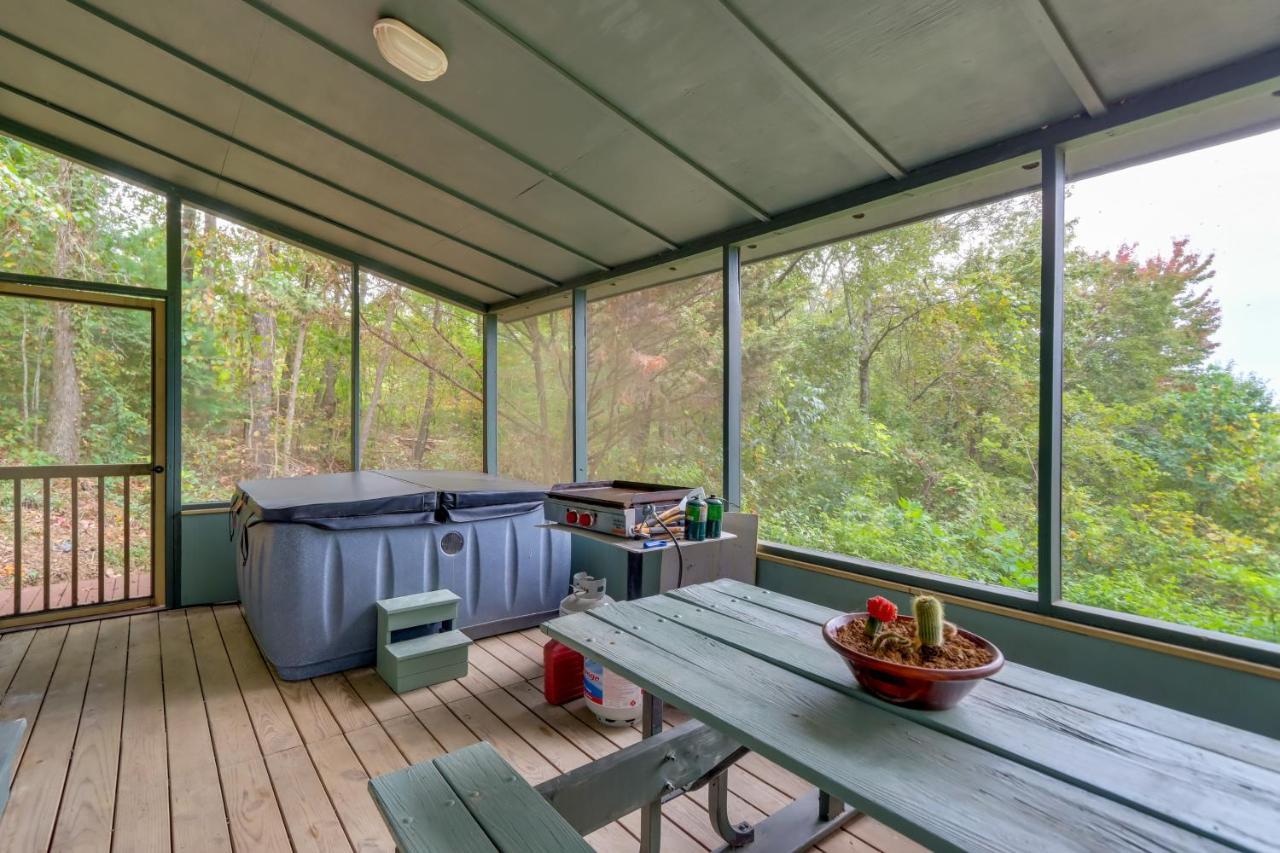 Mountaintop Ellijay Cabin With Private Hot Tub Exterior photo